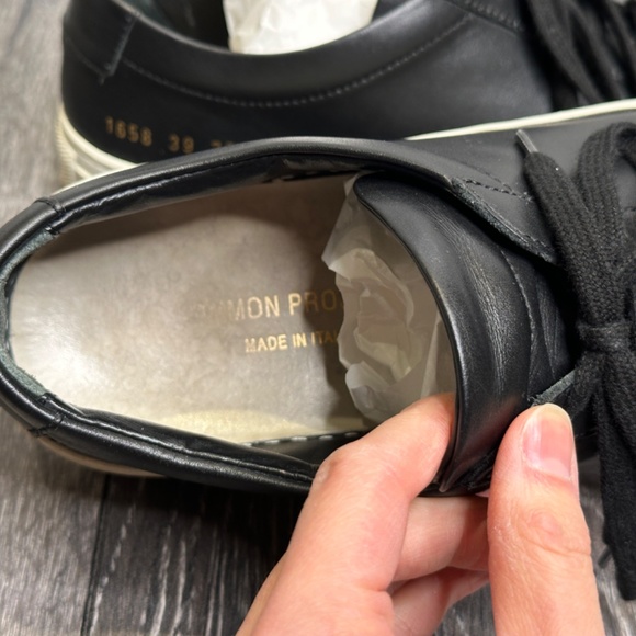 Common Projects - Achilles Low in Black - Size 39 - Picture 5 of 8